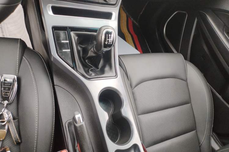 Used Geely Auto Emgrand 2019 Leading Edition 1.5L Manual Luxury Model China VI Standard Gear Lever