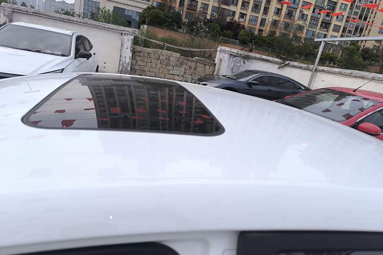 Used Roewe i5 2021 1.5L CVT Platinum Edition Roof