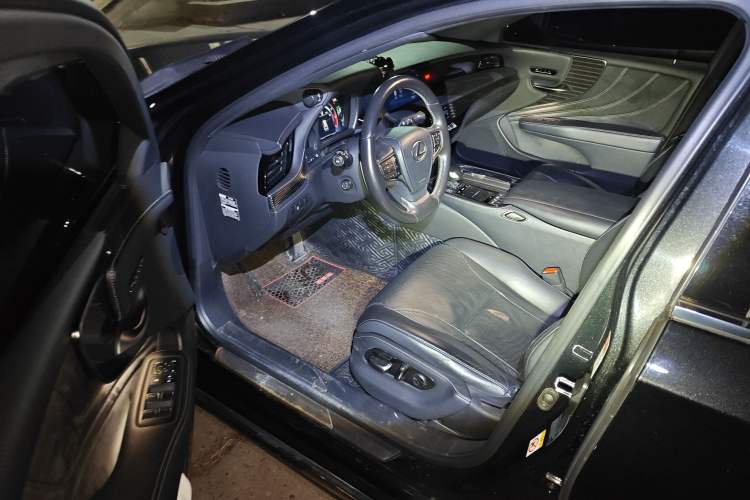 Used Lexus LS 2018 500h Premier Edition China V Standard
