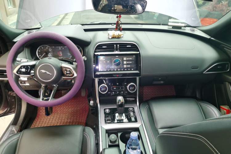 Used Jaguar XEL 2020 2.0T 200PS R-DYNAMIC Youth Sports Edition Center Console