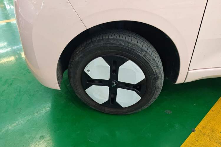 Used Wuling Hongguang MINIEV 2024 3rd Generation 170 km Left Front Wheel Hub