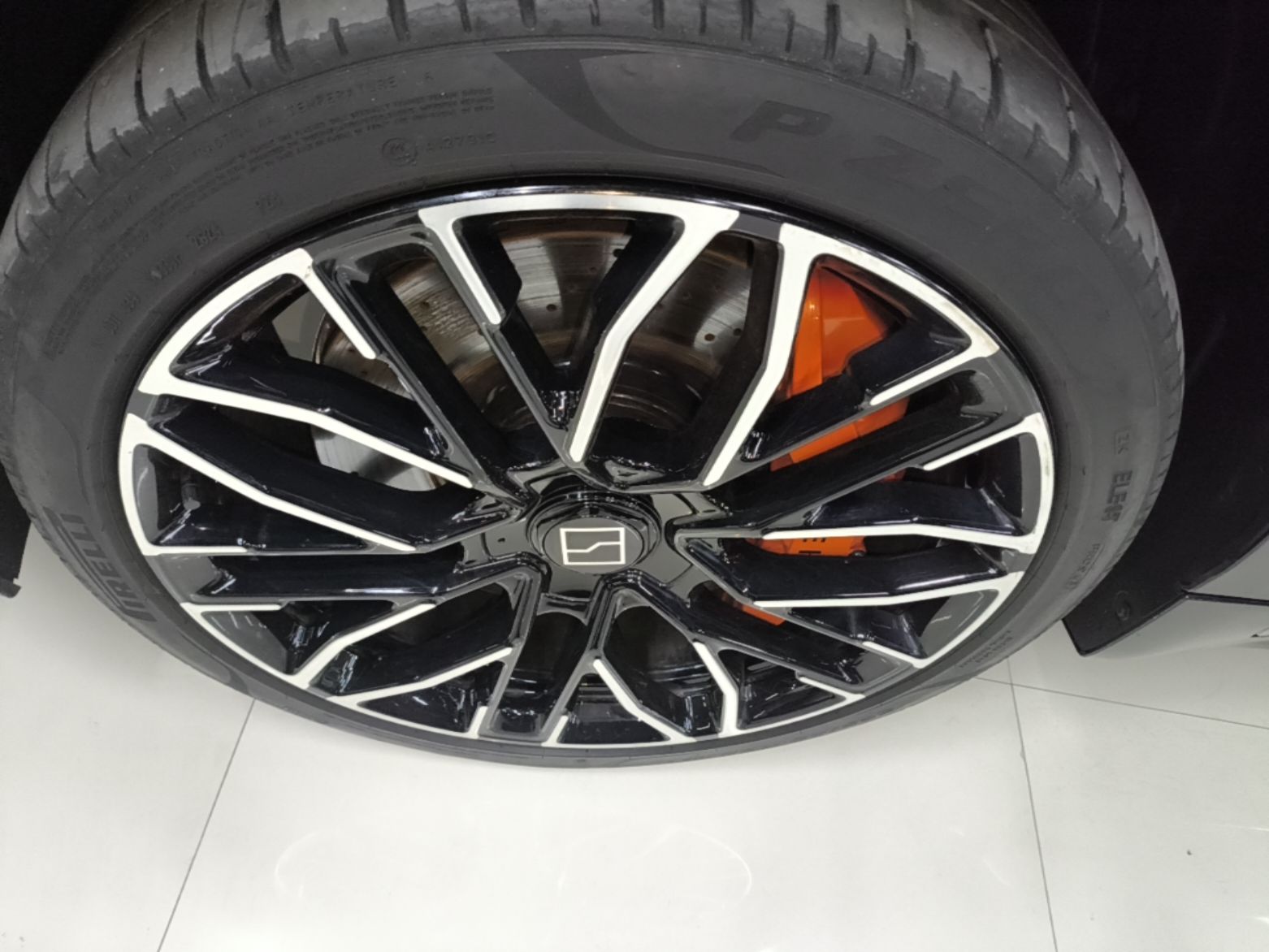 Zeekr 001 2024 YOU Edition 100 kWh All-Wheel Drive — снимка 10