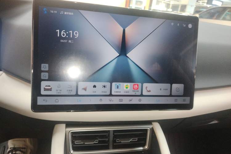 Used BYD Yuan UP 2025 Intelligent Driving Version 401 km Leading Edition Audio And AC Panel