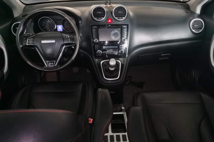Used Haval H6 2015 Upgraded Model 1.5T Manual Two-Wheel Drive Elite Version Center Console