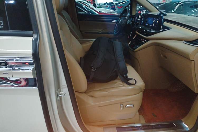 Used Buick GL8 2021 ES Land Cruiser 653T Luxury Edition Right Front Seat