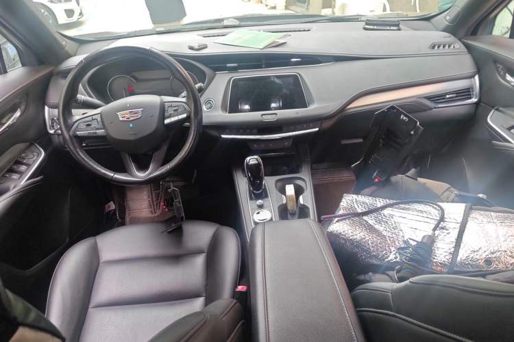 Used Cadillac XT4 2021 28T Two-Wheel Drive Leading Version Center Console