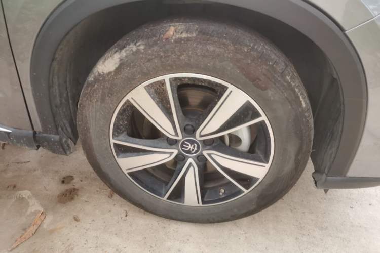 Used BYD Song Pro New Energy 2022 DM-i 110km Flagship Model Right Front Wheel Hub