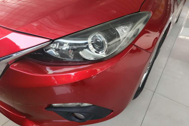 Used Mazda Mazda 3 Axela 2014 Sedan 1.5L Automatic Luxury Model
