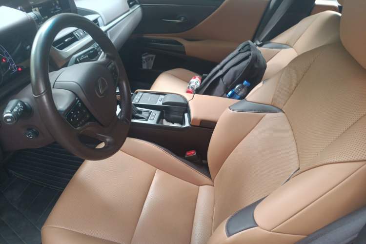 Used Lexus ES 2020 300h Premier Edition