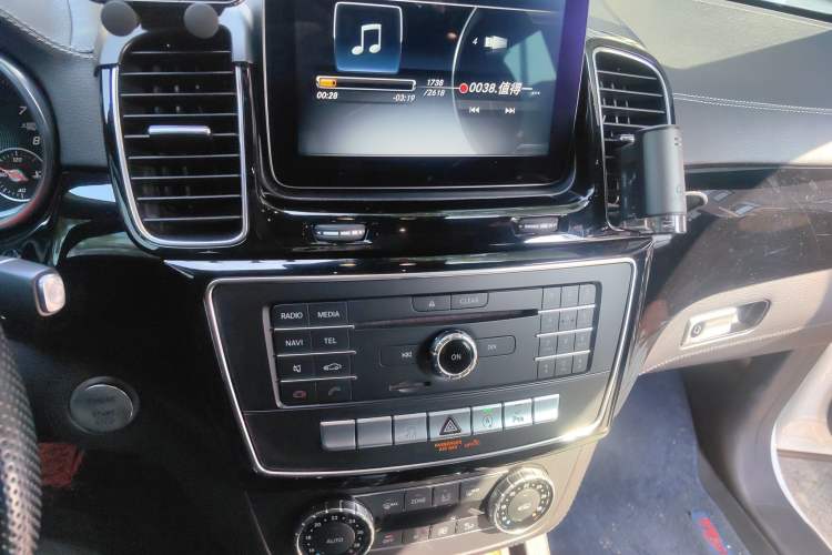 Used Mercedes-Benz GLE 2015 GLE 400 4MATIC Audio And AC Panel