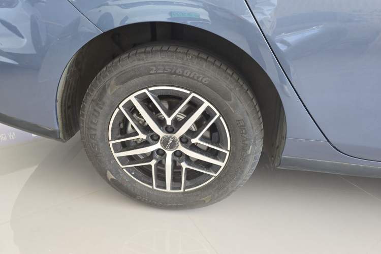 Used BYD Seal 05 DM-i 2025 DM-i Intelligent Drive 120KM Flagship Model Right Rear Wheel Hub