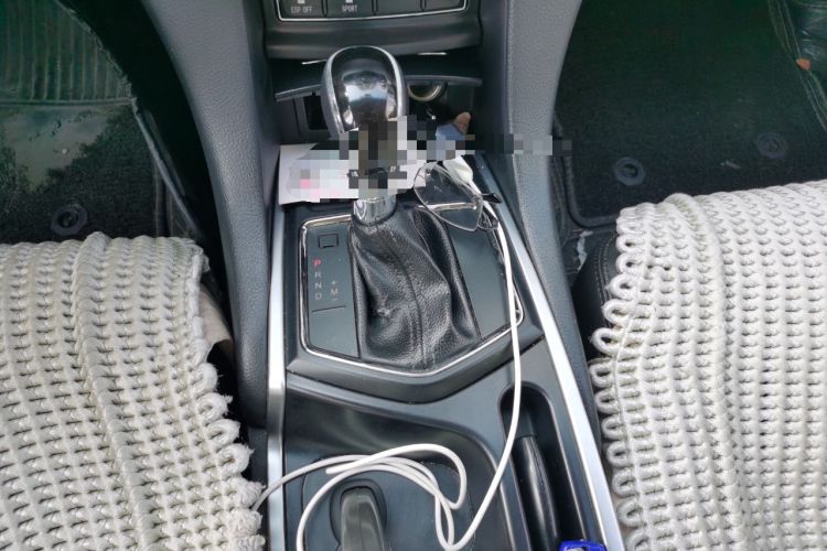 Used JMC Yusheng S350 2016 2.4T Automatic 2WD Diesel Luxury Version with Sunroof 5 Seats Gear Lever