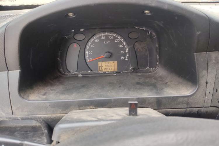 Used Wuling Zhiguang 2015 1.2L Practical LS-I Model Instrument Cluster