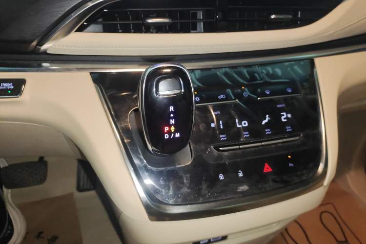 Used Buick GL8 2023 Facelifted Land Cruiser Executive Luxury Version Gear Lever