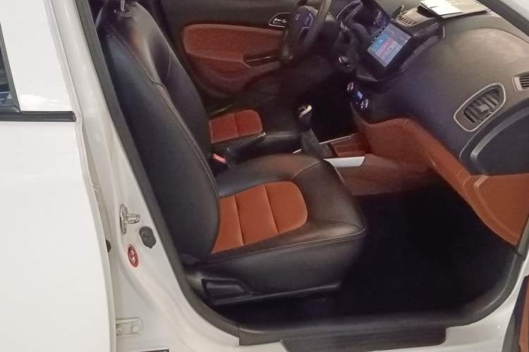 Used Geely Auto Diamond 2016 1.5L Manual Elite Version China IV Standard