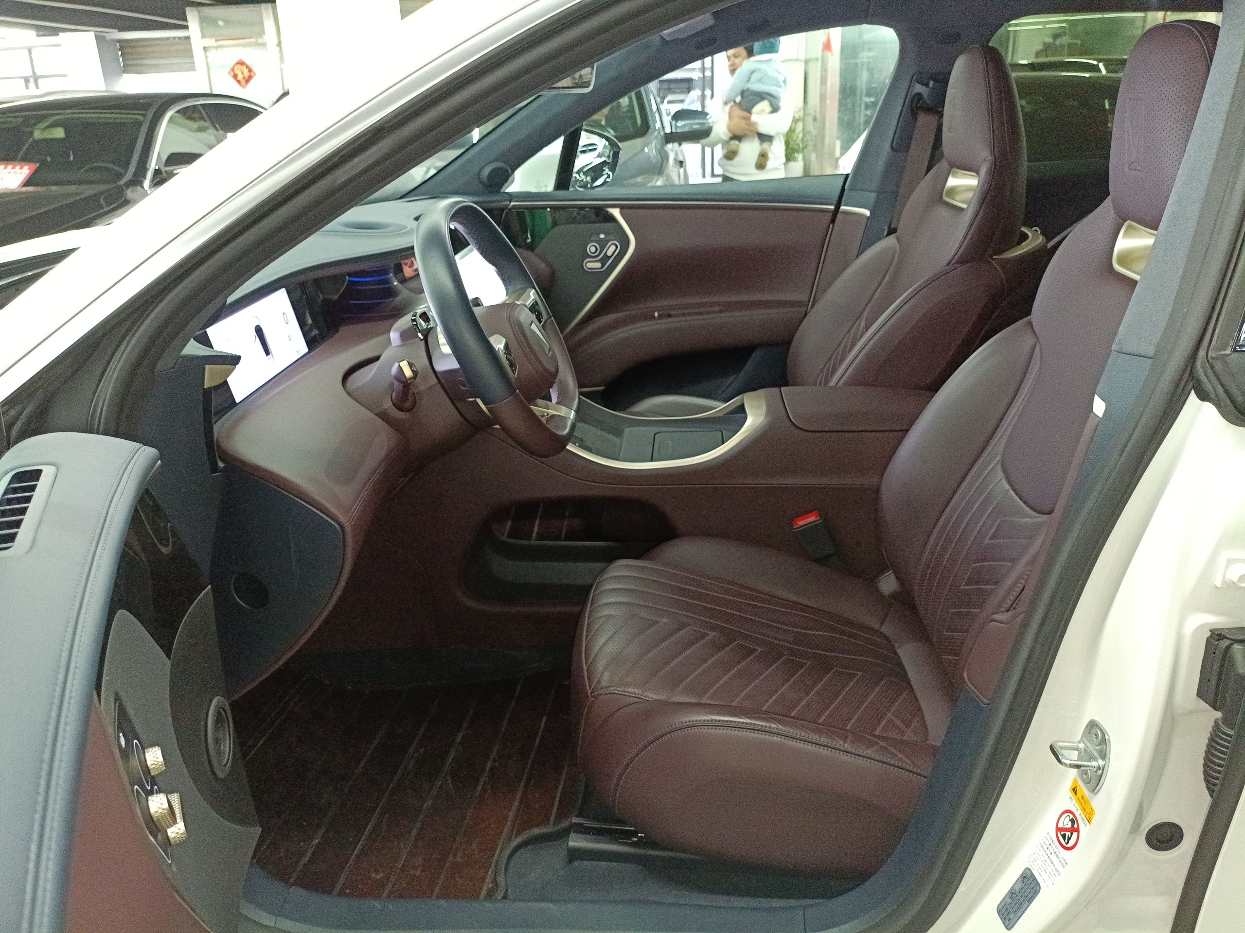 Переднее сиденье в автомобиле