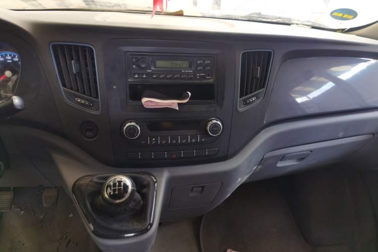 Used Foton Toano 2020 2.5T Manual Tongtu Short Wheelbase Mid-Roof 5/6-Seater 4J25TC3
