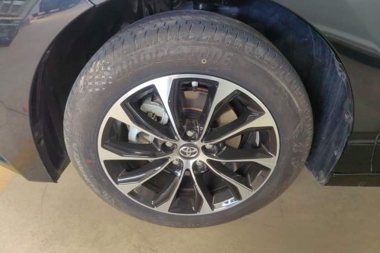 Used Toyota Avalon 2023 2.0L Luxury Edition Left Front Wheel Hub