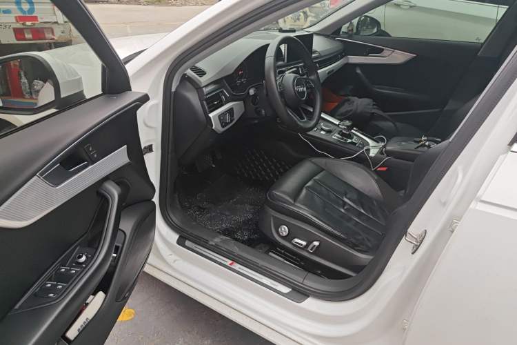 Used Audi A4L 2018 30th Anniversary Edition 40 TFSI Fashion Model
