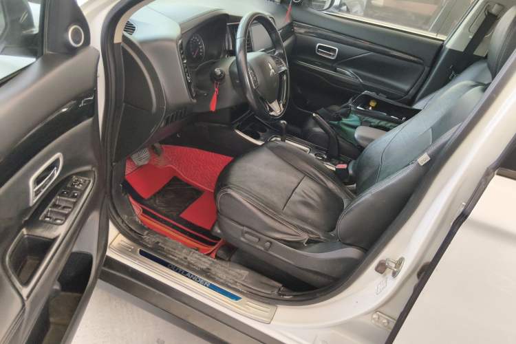 Used Mitsubishi Outlander 2018 2.0L Two-Wheel Drive Glory Edition 5 Seats Driver Seat