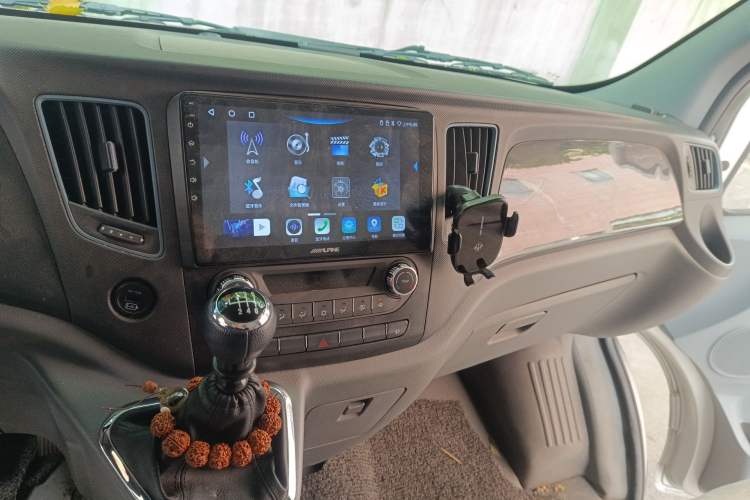 Used Foton Toano 2023 Urban Edition Van 2.0T Manual Short Wheelbase Mid-Height Roof Rear Single Tire 3-Seater Audio And AC Panel