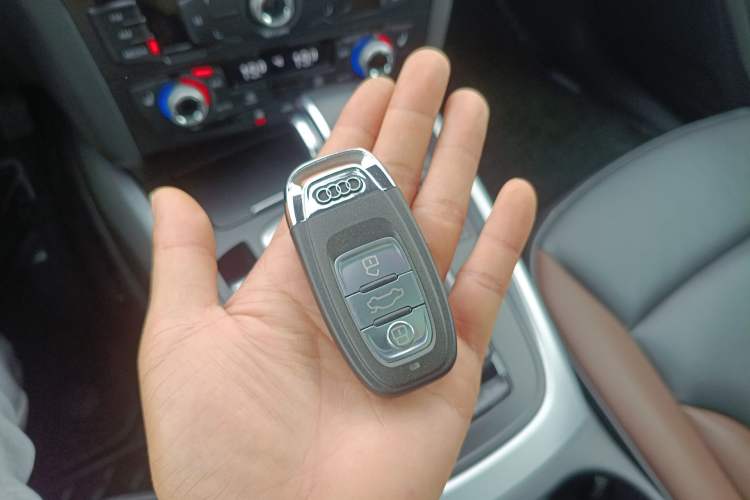 Used Audi Q5 2018 Collector's Edition 40 TFSI Technology Model Vehicle Key