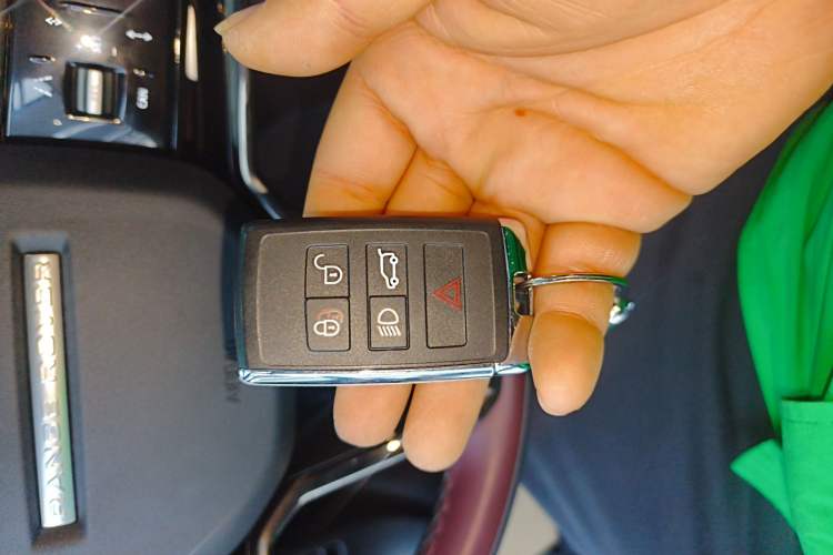 Used Land Rover Range Rover Evoque 2024 Aurora L 249 PS Prestige Light-Chasing Edition