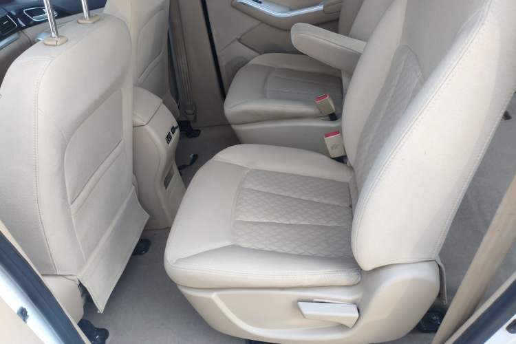 Used Baojun 730 2014 1.5L manual standard trim 7 seats