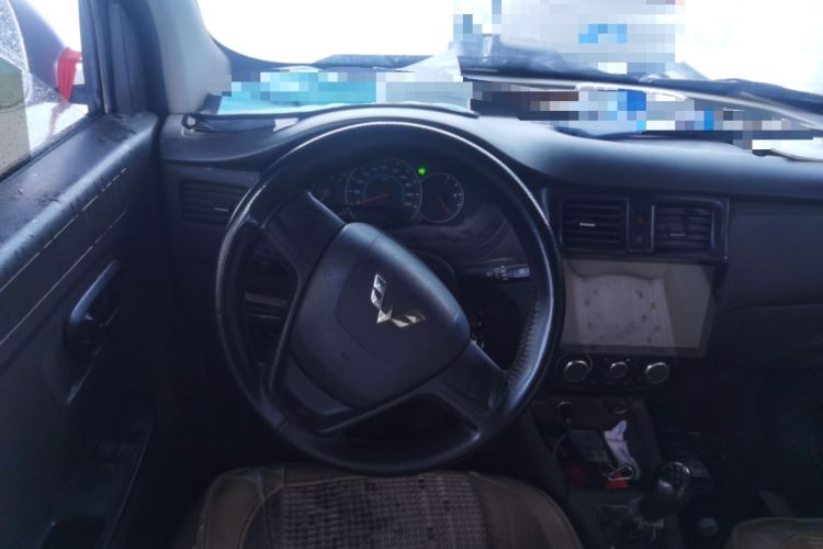 Used Wuling Rongguang V 2015 1.2L Standard Version

