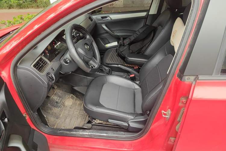 Used Skoda Rapid Spaceback 2014 1.6L Automatic Enjoyment Edition
