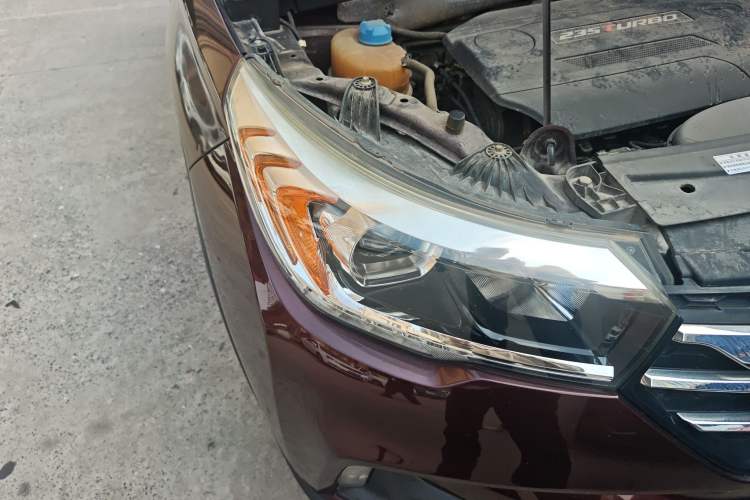 Used GAC Trumpchi GS4 2017 235T Automatic Two-Wheel Drive Luxury Smart Connectivity Version Right Front Headlight