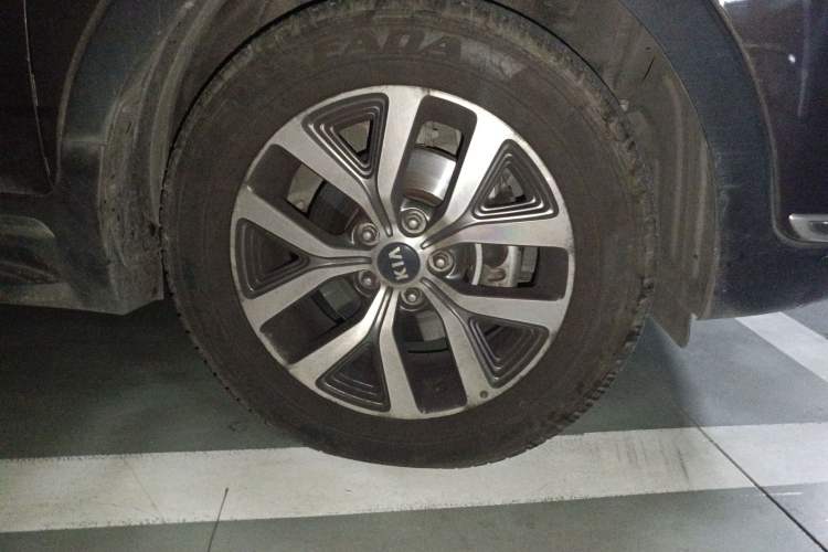 Used Kia Sportage R 2015 2.0L Automatic Two-Wheel Drive GLS Right Front Wheel Hub
