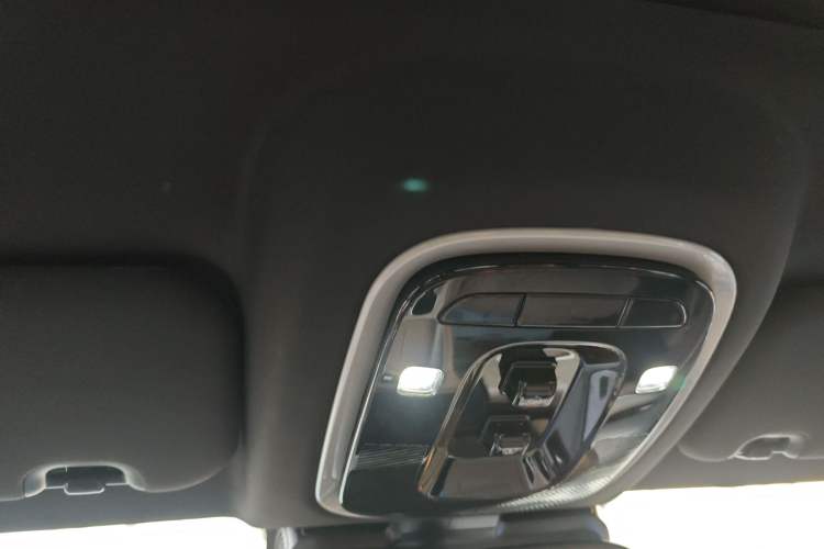 Used Chery Fengyun T8 2025 1.5T 130km Deluxe Version 5 Seats Headliner