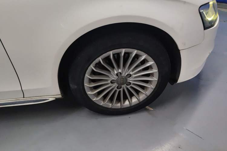 Used Audi A4L 2015 35 TFSI Automatic Comfort Model Right Front Wheel Hub