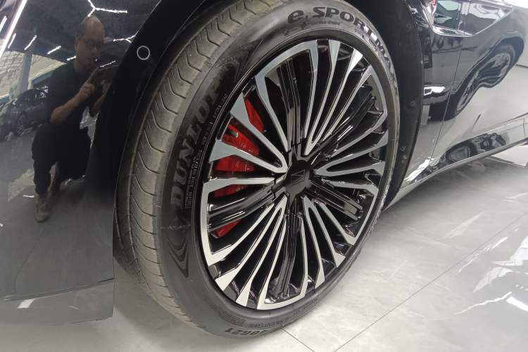 Used Avatr 12 2025 Ultra Extended-Range Edition Left Front Wheel Hub