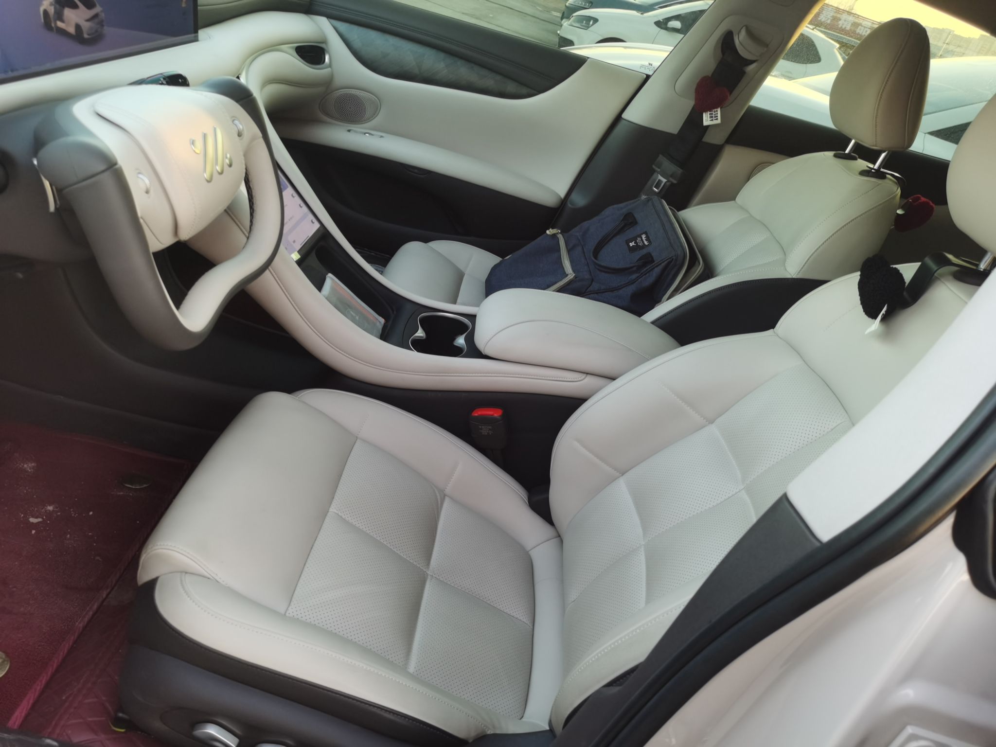 Переднее сиденье в автомобиле