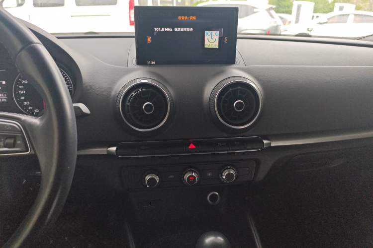 Used Audi A3 2018 30th Anniversary Edition Sportback 35 TFSI Ambition Model Audio And AC Panel