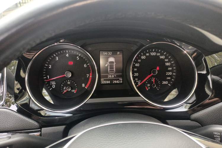 Used Volkswagen Sagitar 2015 280TSI Automatic Flagship Model Instrument Cluster