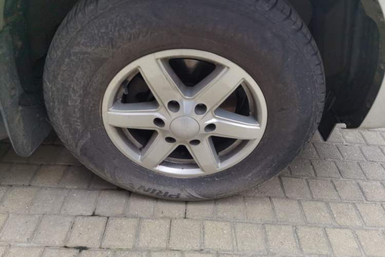 Used JMC Baodian 2022 2.5T Diesel Two-Wheel-Drive Comfort Edition Standard Wheelbase JX4D25A6L Right Front Wheel Hub