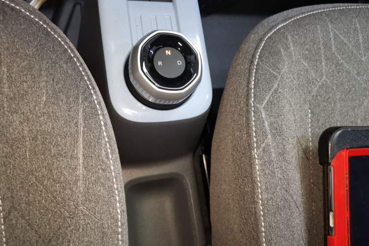 Used Geely Galaxy Panda 2025 210 km – Yuanqi Bear Gear Lever