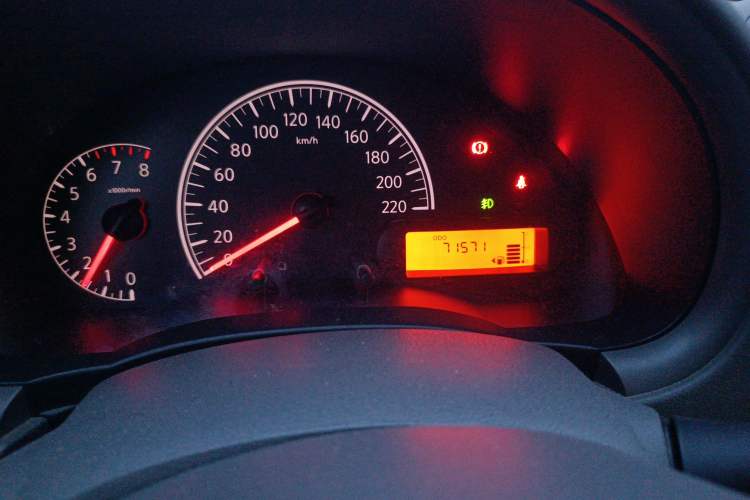 Used Nissan Sunny 2015 1.5XE Manual Master Edition Odometer Close Up