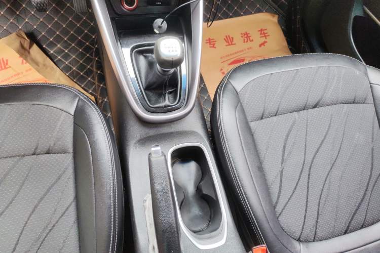 Used Baojun 510 2017 1.5L Manual Fashion Model Gear Lever