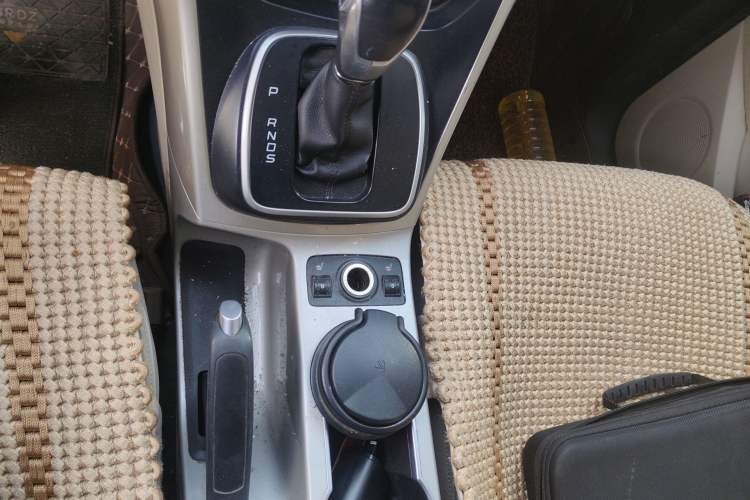 Used Ford Kuga 2013 2.0L GTDi Four-Wheel-Drive Elite Model Gear Lever