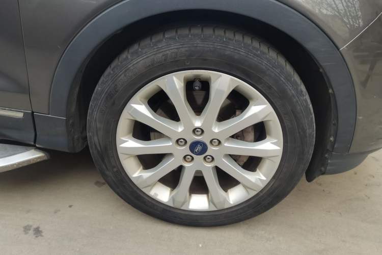 Used Ford Kuga 2013 2.0L GTDi Four-Wheel-Drive Elite Model Right Front Wheel Hub