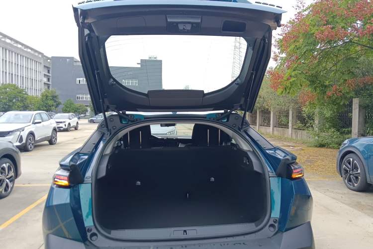 Used Peugeot 408X 2023 Active Version
