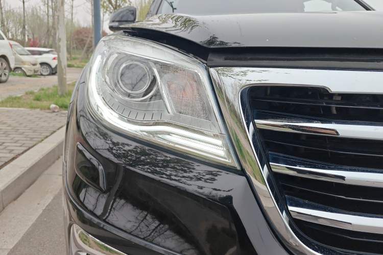 Used Haval H9 2015 2.0T Four-Wheel Drive Luxury 7-Seater Right Front Headlight
