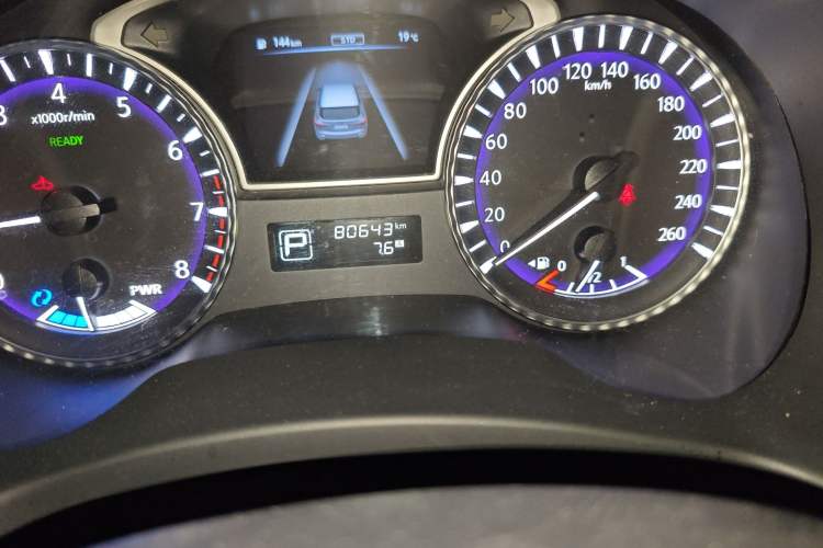 Used Infiniti QX60 2018 2.5 S/C Hybrid Two-Wheel-Drive Champion Family Edition Odometer Close Up