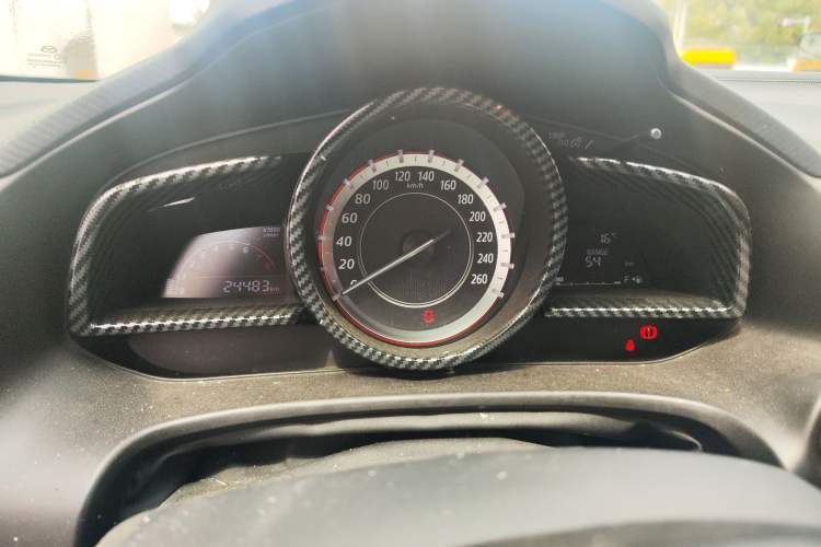 Used Mazda 3 Axela 2016 Sedan 1.5L Manual Luxury Model
