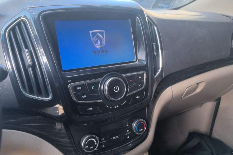 Used Baojun 730 2014 1.5L manual luxury trim 7 seats