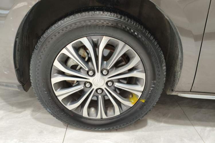 Used Buick GL8 2023 Land Executive Class Comfort Model
